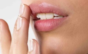 Лечение трещин на губах